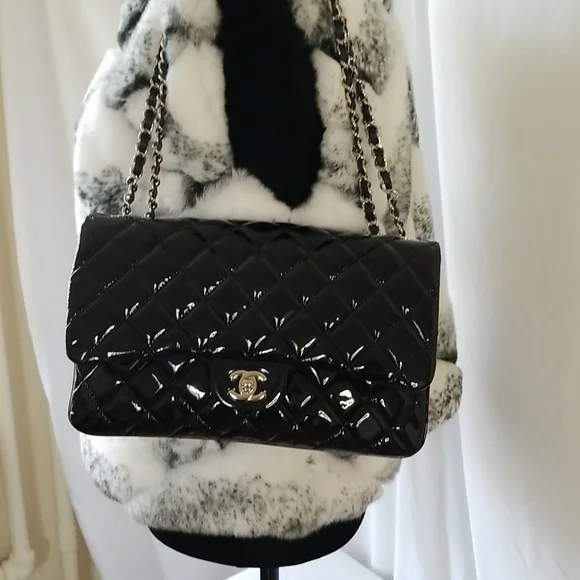 CHANEL Classic Flap Quilted Patent Bag. - Picture 8 of 16